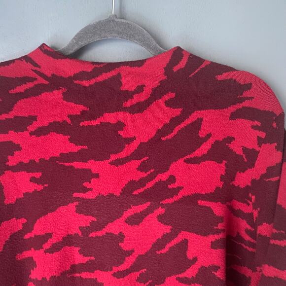 Chico's Women's XLP Red Tight Knit Camo Sweater Back Zipper Classic Colorful - Picture 2 of 8